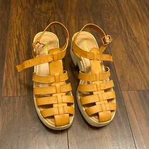 Wanted fisherman sandals